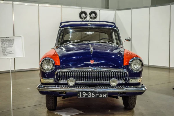 Moskva - Aug 2016: Gaz-21 milis polisen presenterade på Mias Moscow International Automobile salong den 20 augusti 2016 i Moskva, Ryssland — Stockfoto