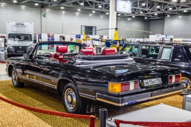 Moskova - Ağustos 2016: 20 Ağustos 2016 yılında Moskova, Rusya Mias Moskova Uluslararası Otomobil salonunda sunulan Zil 41041 cabrio