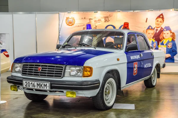 MOSCOW - AUG 2016: GAZ 31029 Volga militia police GAI presented at MIAS Moscow International Automobile Salon on August 20, 2016 in Moscow, Russia — Stock Photo, Image