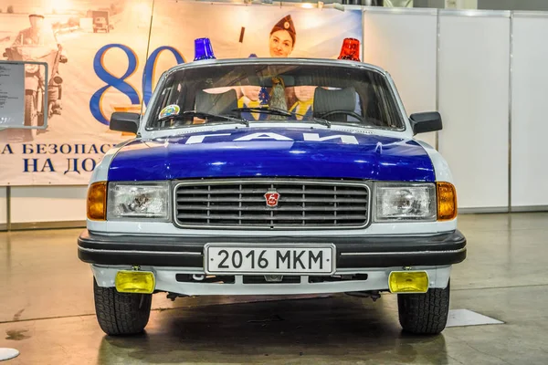 モスクワ - 2016年 8 月: Gaz 31029 ヴォルガ民兵警察街 Mias モスクワ国際自動車サロンで 2016 年 8 月 20 日、ロシアのモスクワでの発表 — ストック写真