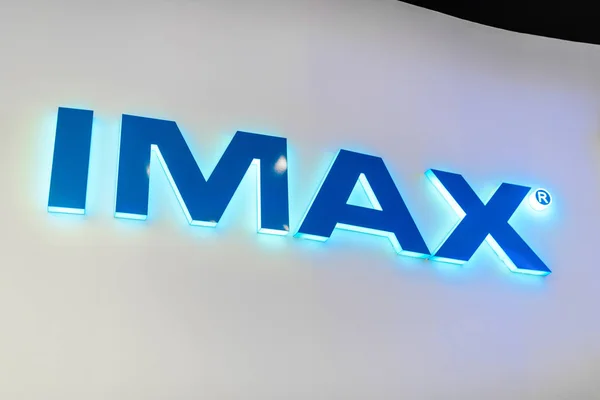 Cine IMAX. IMAX es un formato de película cinematográfica creado por la empresa canadiense IMAX corporation . — Foto de Stock