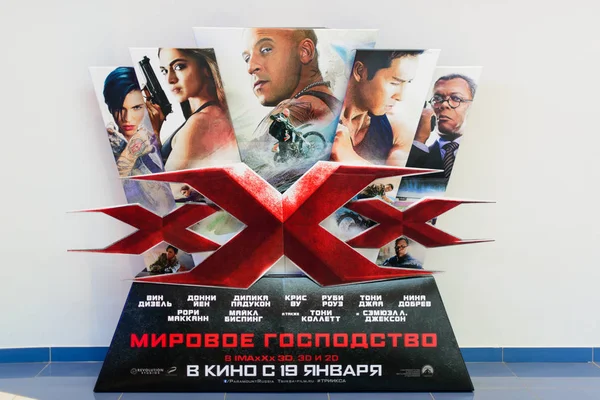 XXx: Retorno de la película Xander Cage con póster Vin Diesel en el cine IMAX . — Foto de Stock