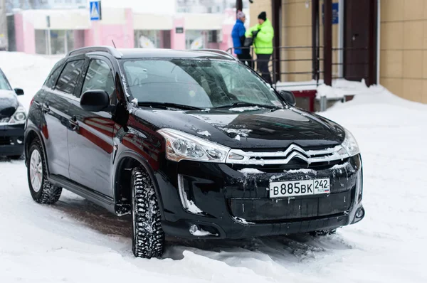 Novokuznetsk, Oroszország - 2016. November 25.: Citroen C4 Aircross — Stock Fotó