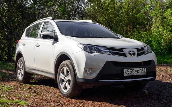 Novokuznetsk, russland - 26. August 2016: toyota rav4 — Stockfoto