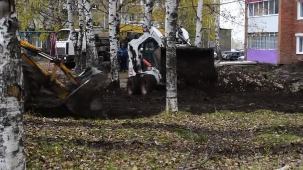 Novokoeznetsk, Rusland - 11 oktober 2016: bulldozer werken op de bouwplaats — Stockvideo