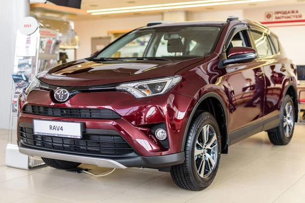 Novokuznetsk, Rusya Federasyonu - Mart 01, 2017: Toyota Rav4. — Stok fotoğraf