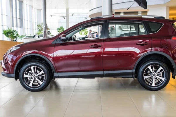 Novokuznetsk, russland - mart 01, 2017: toyota rav4. — Stockfoto