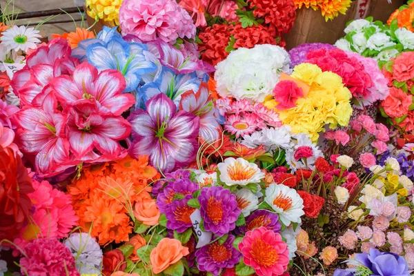 Decoração flor artificial. Flores falsas Fotografias De Stock Royalty-Free