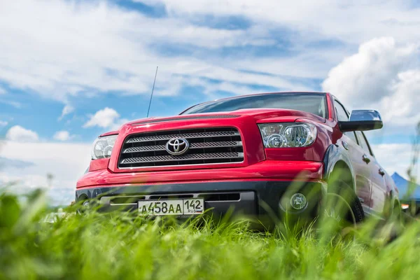 Novokuznetsk, Russia - July 29, 2017: Toyota Tundra — Stock Photo, Image
