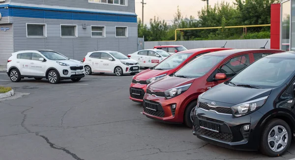 Novokuzněck, Rusko - 20 srpna 2017: Autosalón Kia Motors — Stock fotografie