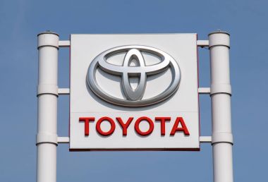 Novokuznetsk, Rusya - 24 Ağustos 2017: Toyota logo Billboard