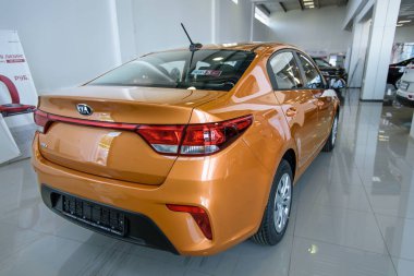 Novokuznetsk, Rusya - 24 Ağustos 2017: Kia Rio (Rio Yb) arkadan görünüm