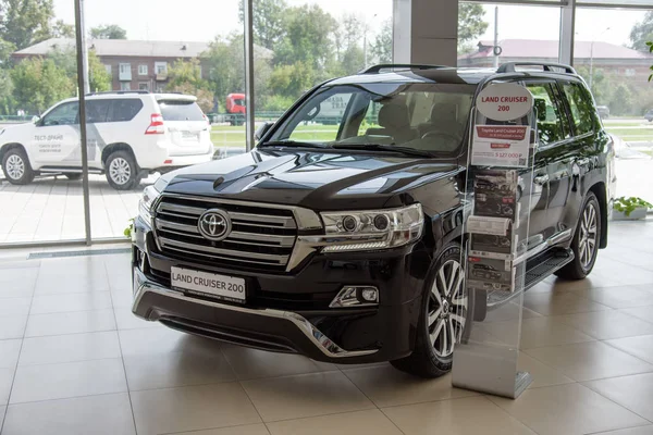 Novokuznetsk, Rússia - 24 de agosto de 2017: Toyota Land Cruiser 200 — Fotografia de Stock