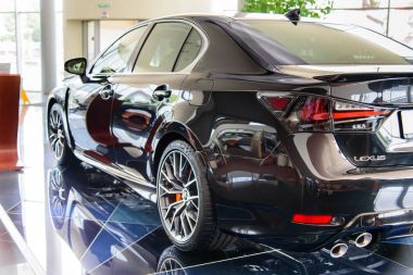 Novokuznetsk, Rusya - 24 Ağustos 2017: Bayilik Novokuznetsk Lexus Lexus Gs F arka görünümünde