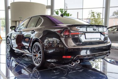 Novokuznetsk, Rusya - 24 Ağustos 2017: Bayilik Novokuznetsk Lexus Lexus Gs F arka görünümünde