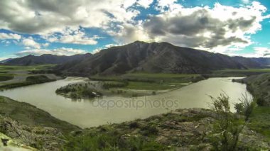 Altay. Nehir Chuya ve Katun izdiham. Yaşlı'nın yüz.