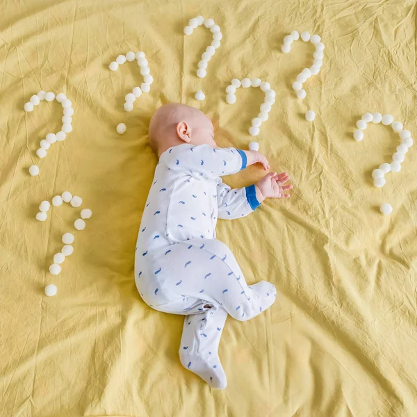 Top View Infant Child Surrounded Question Marks Made Cotton Balls — Stock Photo, Image