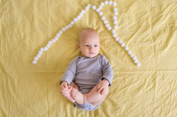 Adorable Infant Child House Roof Made Cotton Balls Bed — Stock Photo, Image