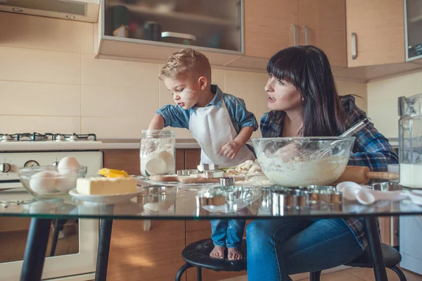 Adorable Son Taking Flour Glass Mug — Free Stock Photo