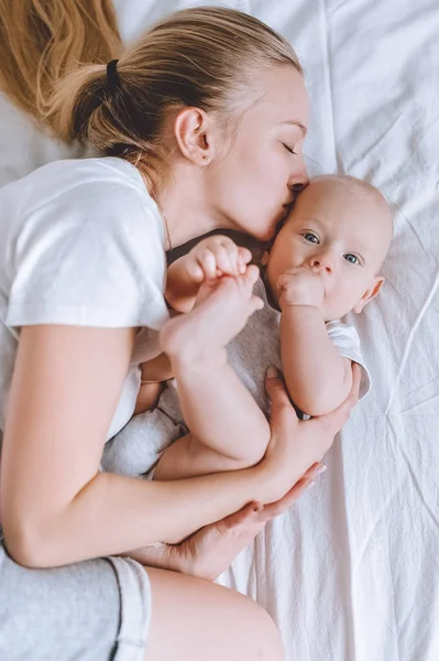 Kissing — Stock Photo