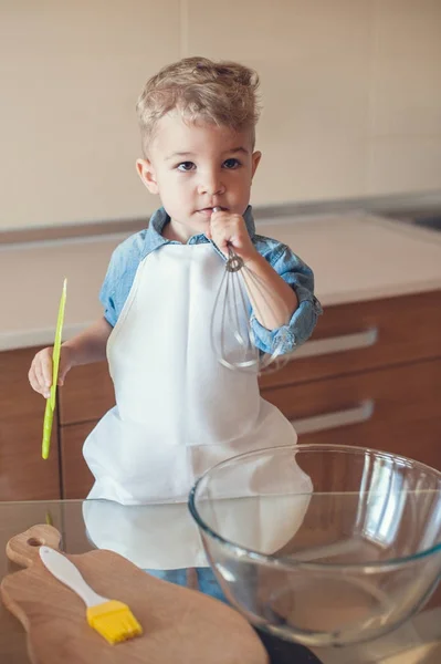 Niño pequeño. - foto de stock