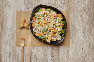 Sebzeli ve tohumlu vejetaryen meyve salatası