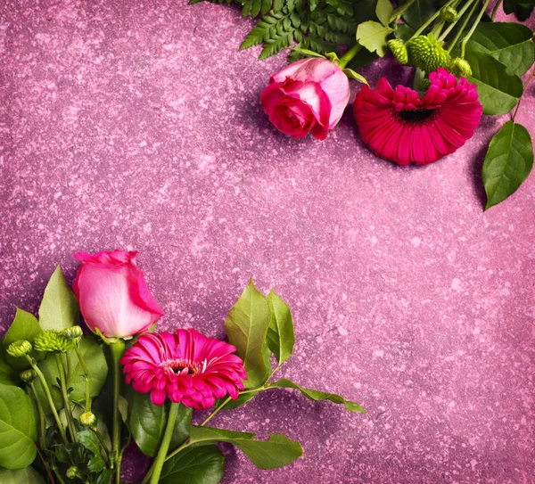 Beautiful pink roses and gerbers — Stock Photo, Image