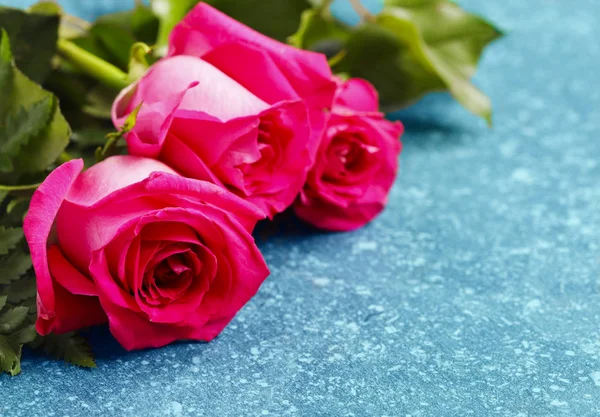 Beautiful pink roses and gerberas — Stock Photo, Image