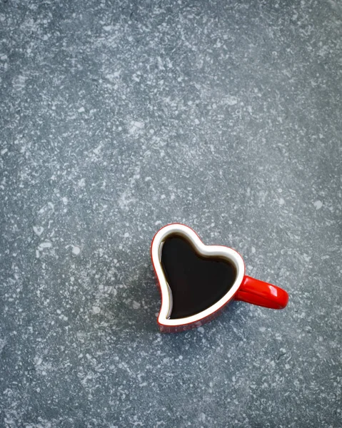 Hartvormige kopje thee. Valentines day concept. Bovenaanzicht — Stockfoto