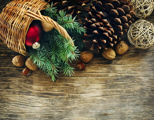 带枞树和篮子的圣诞贺卡 — 图库照片