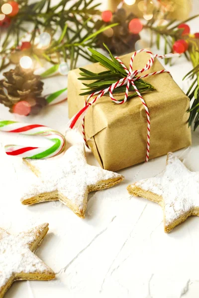Caixas de presente de Natal e decoração festiva — Fotografia de Stock
