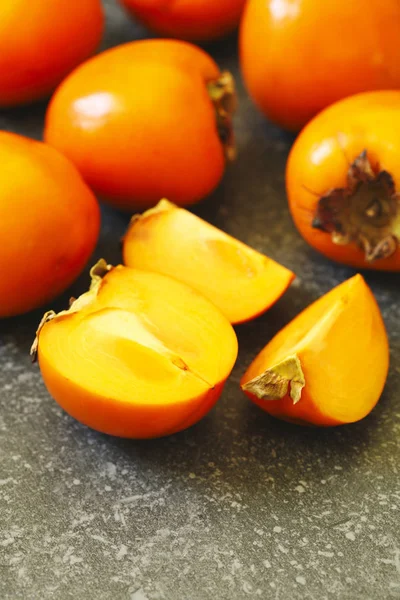 Deliciosas frutas frescas de caqui —  Fotos de Stock