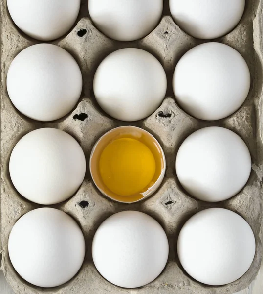 White raw chicken eggs in carton box — Stock Photo, Image