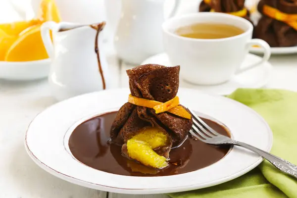 Frittelle al cioccolato con salsa di arancia e cioccolato — Foto Stock