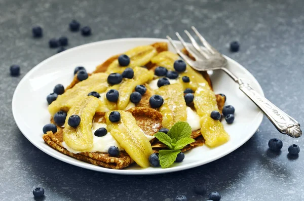 Crepes con banana caramellata — Foto Stock