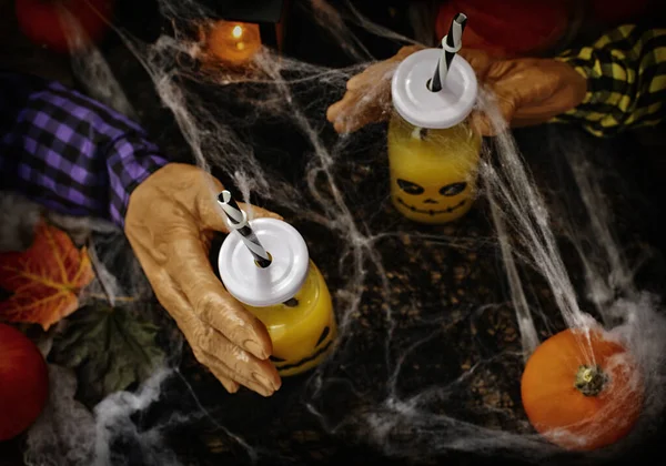 Cocktail de laranja para festa de Halloween — Fotografia de Stock