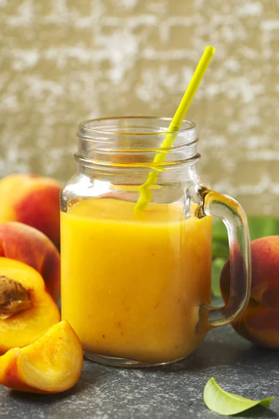 Peach juice — Stock Photo, Image