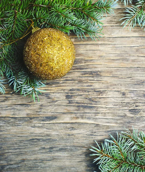 Fundo de Natal. Abeto de Natal e decorações em madeira — Fotografia de Stock