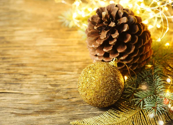 Fondo de Navidad. Abeto de Navidad y decoraciones en madera —  Fotos de Stock