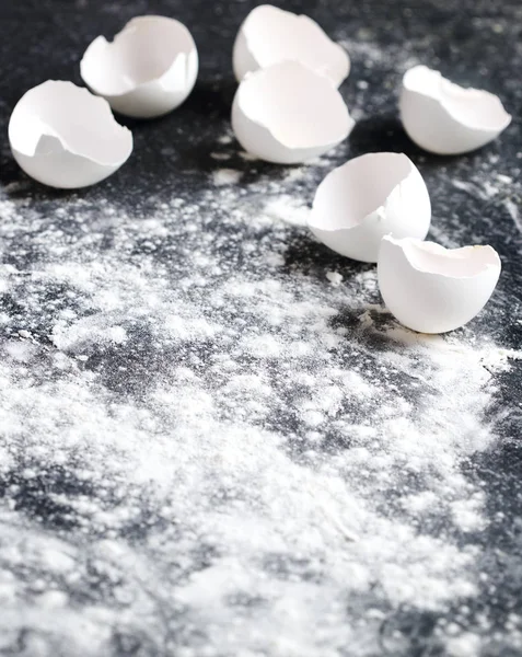 Farinha e casca de ovo, fundo de cozimento — Fotografia de Stock