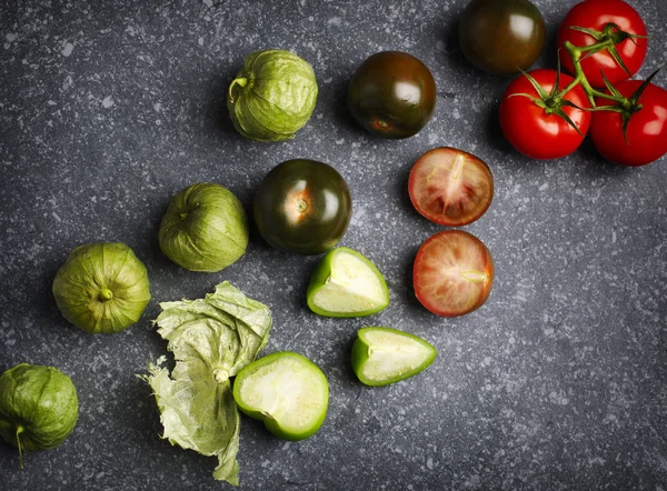 Various colorful tomatoes on stone background, top view — Stock Photo, Image