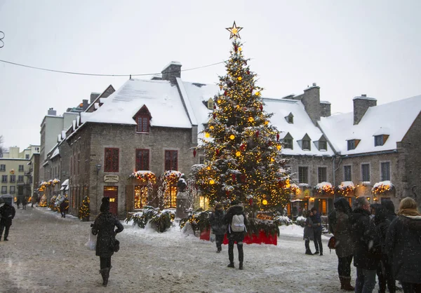 Quebec, Kanada - 21 Aralık 2016: Rue du Petit-Champlain, 2 — Stok fotoğraf