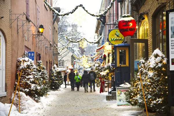캐나다 퀘벡 - 2016 년 12 월 21 일 : Rue du petit-champlain at 2 — 스톡 사진