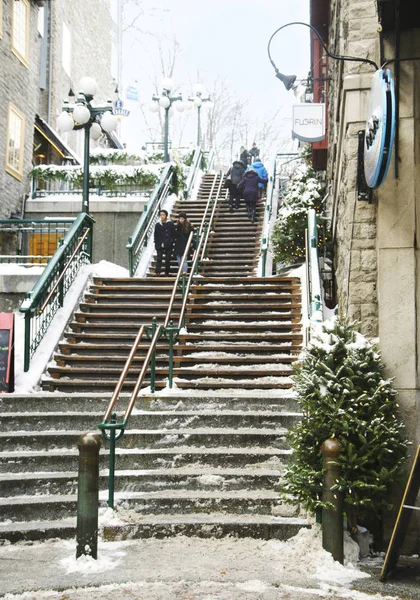Quebec, Canada - December 21, 2016: Stairs on Rue du Petit-Champ — Stock Photo, Image