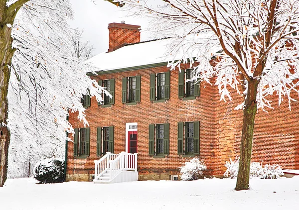 NIAGARA SUR LE LAC, ONTARIO - 2 DÉCEMBRE 2019 - Maison couverte — Photo