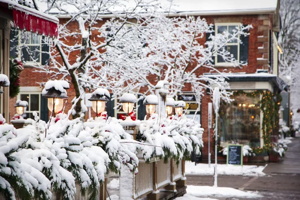 Christmas street decoration at Queen Street in town Niagara on t — Stock Photo, Image