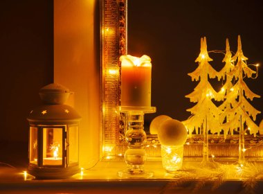 Şöminede Noel Işıkları Dekorasyonu 