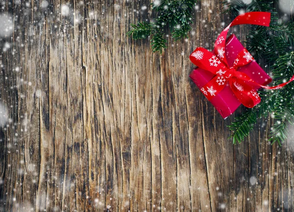 Boże Narodzenie tło z czerwonym pudełkiem — Zdjęcie stockowe