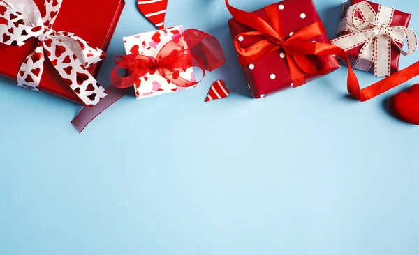 Holiday gifts. Red gift boxes on blue background. Valentines day — Stock Photo, Image