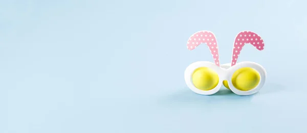 Easter banner with Easter bunny. Easter bunny glasses. Easter co — 스톡 사진